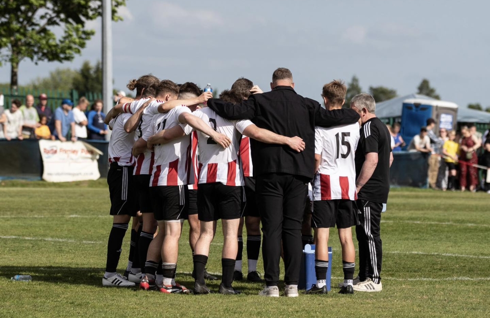 ec vics v cowes sports team huddle