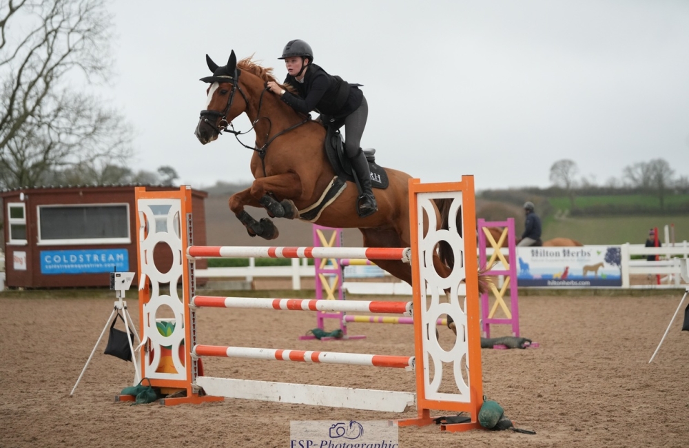 Rubi Harper mid jump