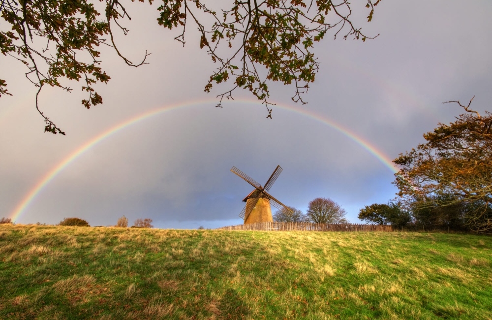 A rainbow over Bembridge windmill