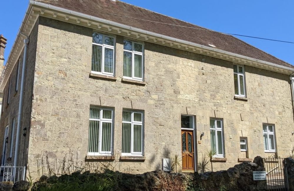 Shanklin Manor front view of the apartment building