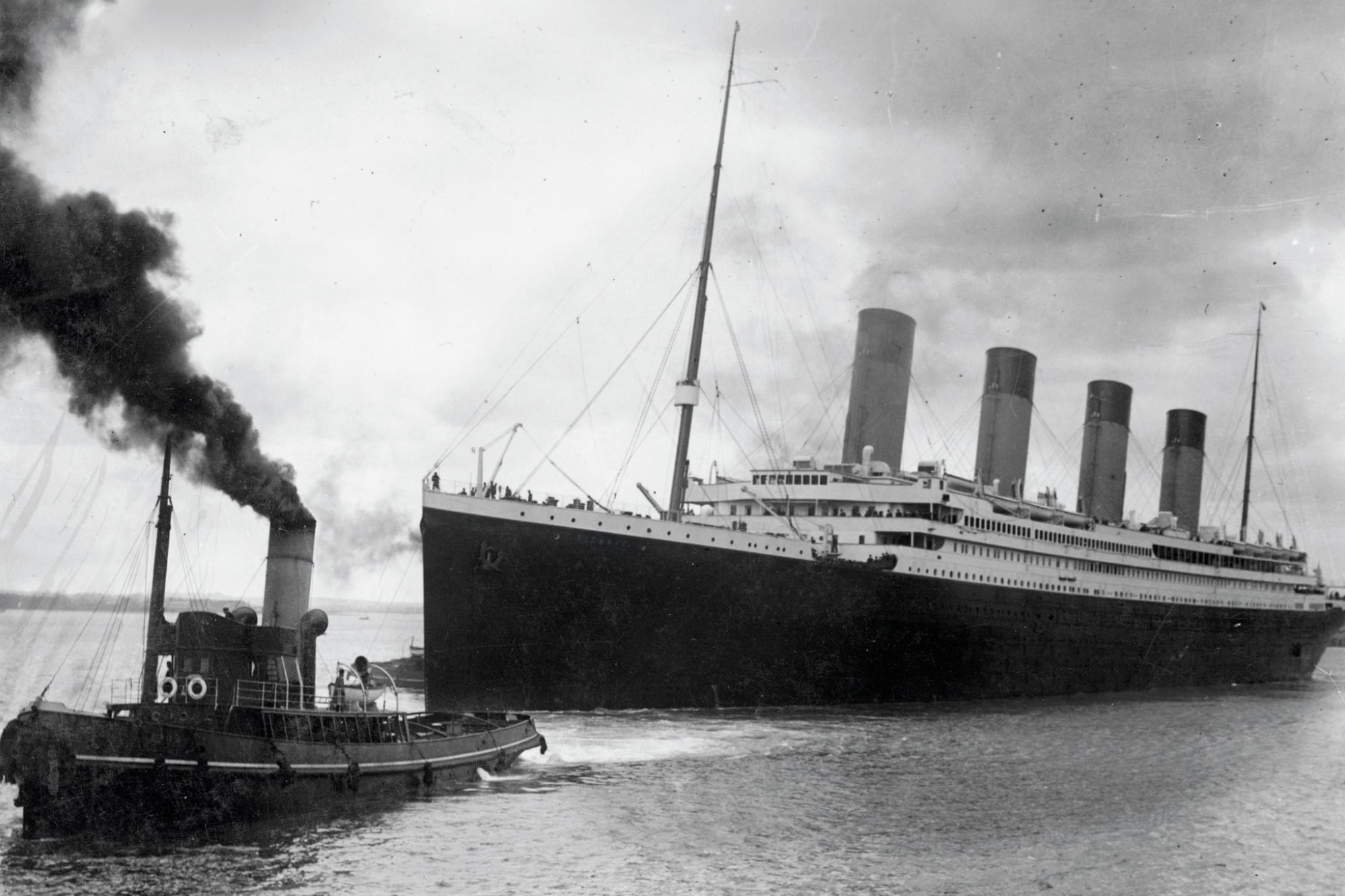 titanic-with-red-funnel-tug